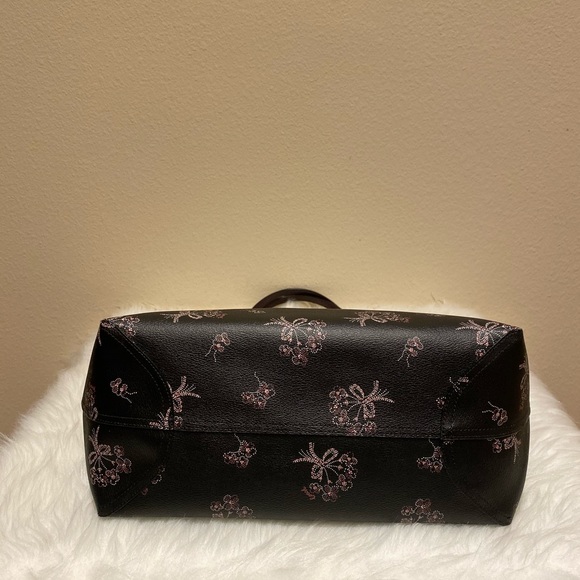 Coach - Picture 7 of 8